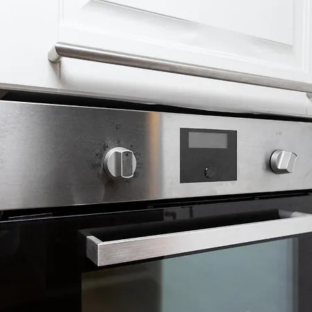 Moderne & Fuldt Udstyret M.plads Til 4 *