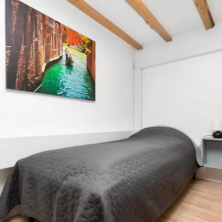 Moderne & Fuldt Udstyret M.plads Til 4 Hojbjerg