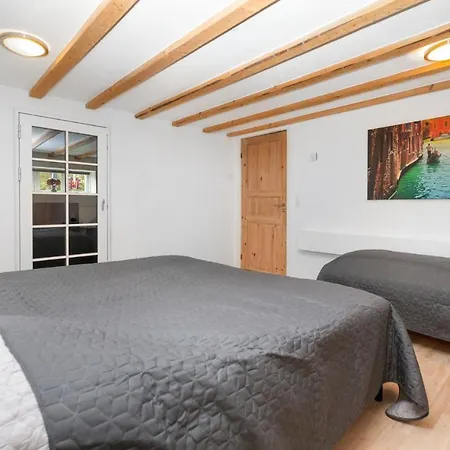 Moderne & Fuldt Udstyret M.plads Til 4 * Hojbjerg