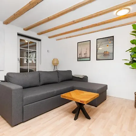 Moderne & Fuldt Udstyret M.plads Til 4 *