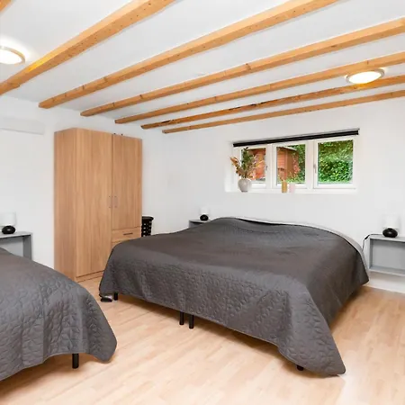 Moderne & Fuldt Udstyret M.plads Til 4 Apartment Hojbjerg